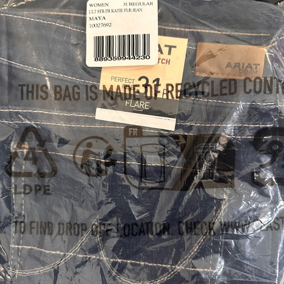 NWT ARIAT Ultra Stretch Flare Jeans - Picture 2 of 5